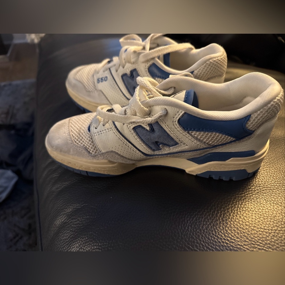 New Balance Kids Sneakers in Blue and White pre owned